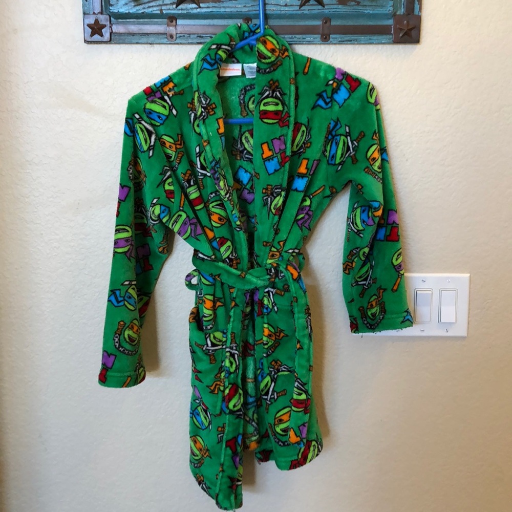 Boys 10/12 tmnt robe. Super soft like new